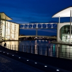 Regierungsviertel an der Spree bei Nacht
