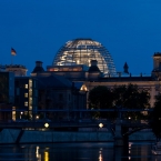 Regierungsviertel an der Spree bei Nacht